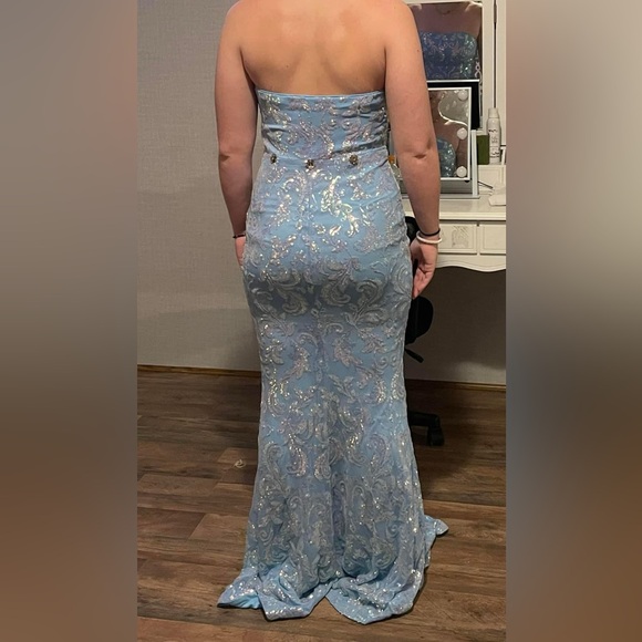 Prom dress!! - Picture 2 of 3